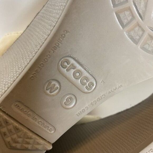 NWOB Crocs Leigh II Ankle Strap Wedge Platform Sandals Women Size 9 Cream/Beige - Picture 3 of 11